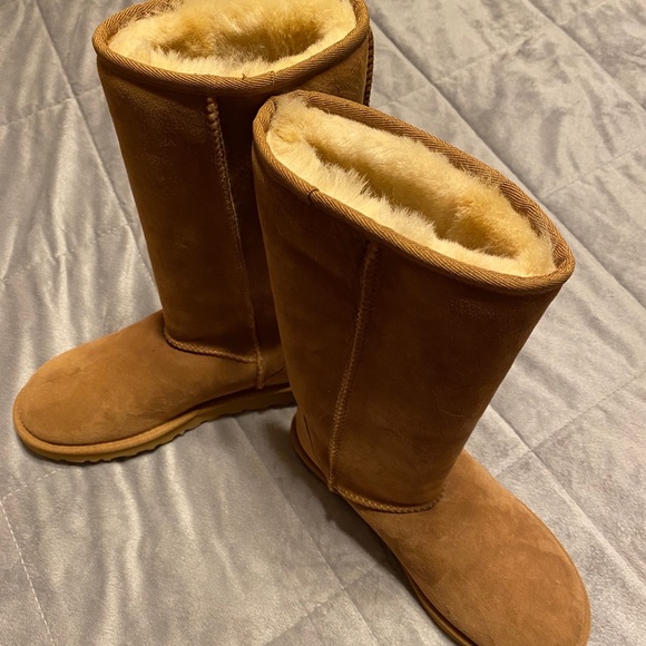 Ugg Boots - Picture 2 of 4